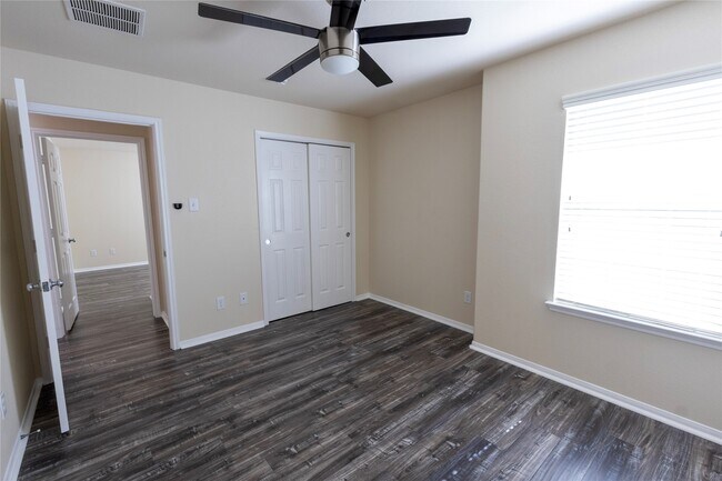 Building Photo - 6442 Wilshire Lakes