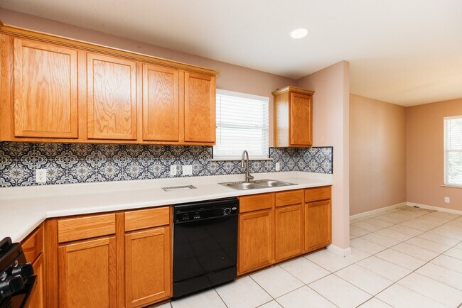Building Photo - **1 Story 3 Bedroom 2 Bath Home in Hutto, TX