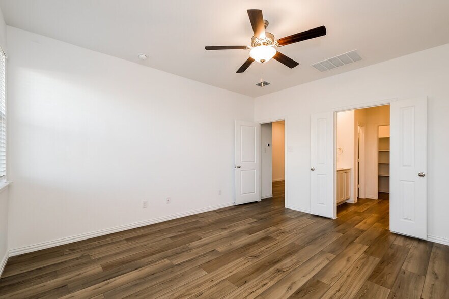 Building Photo - 1114 Daffodil St