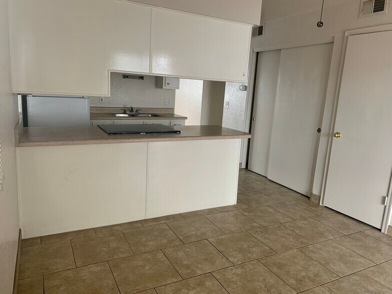 Building Photo - 444 W Ivyglen St