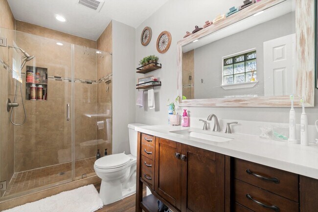 Building Photo - 5542 Ashgate Dr