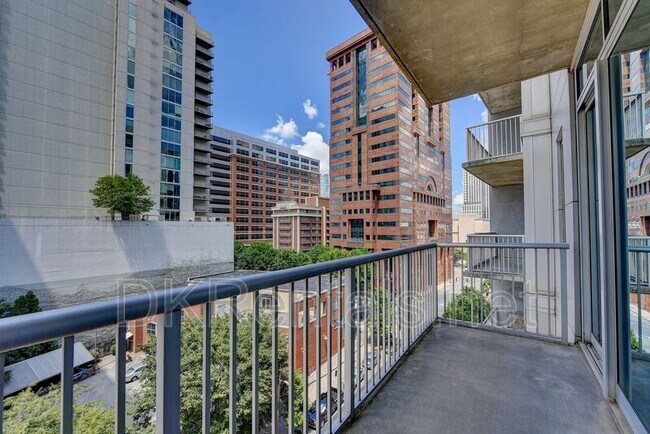 Building Photo - 44 Peachtree Pl NE