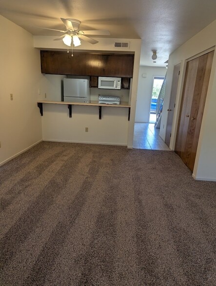 Building Photo - 850 Mission Sierra Ct