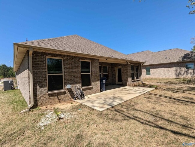 Building Photo - 152 Summer Pointe Ln