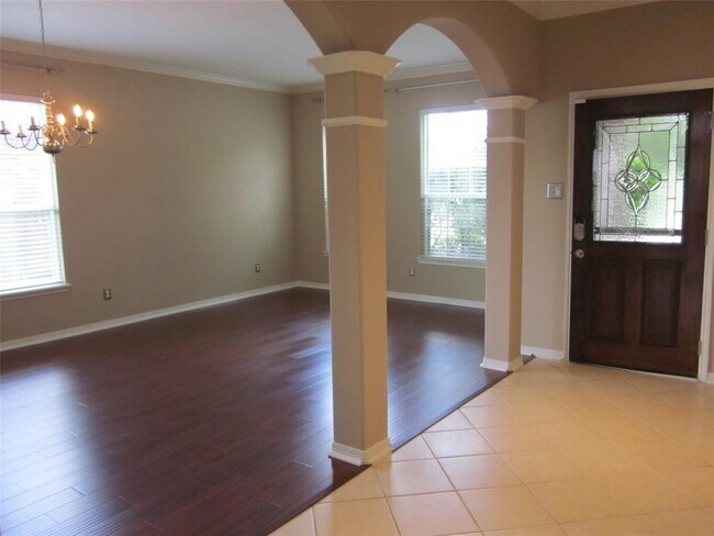 Building Photo - 8406 Oak Villa Ct