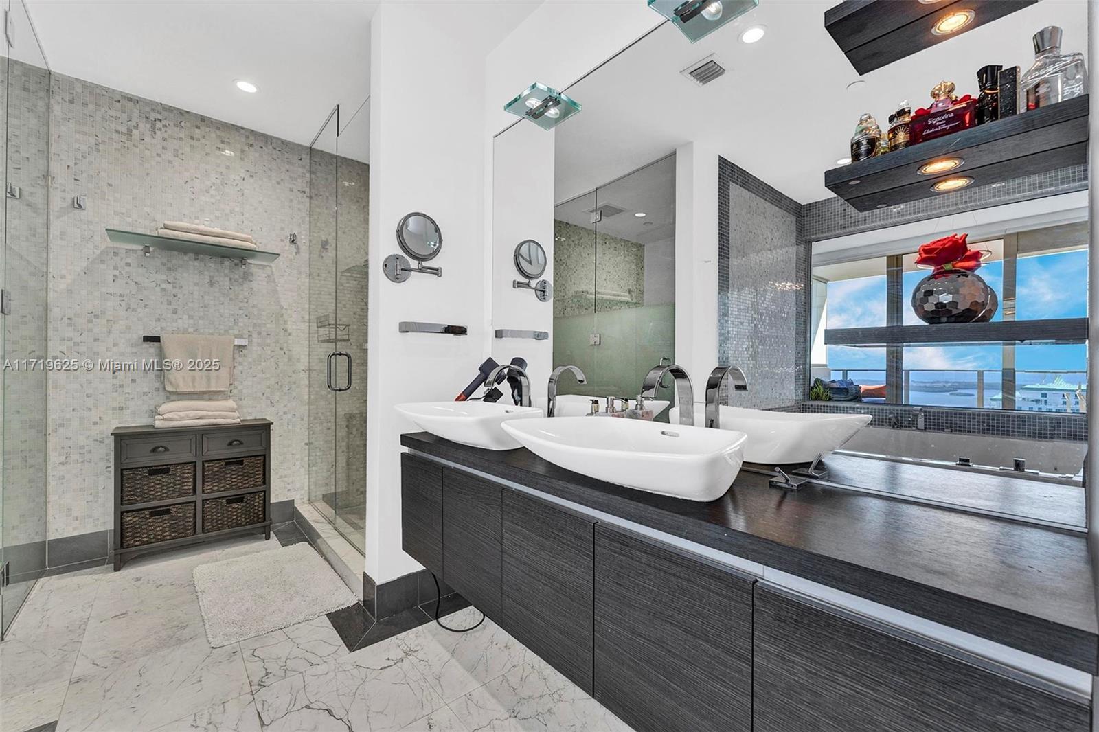 Building Photo - 200 Biscayne Boulevard Way