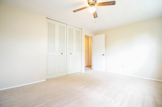 Building Photo - 437 S Haven Rd