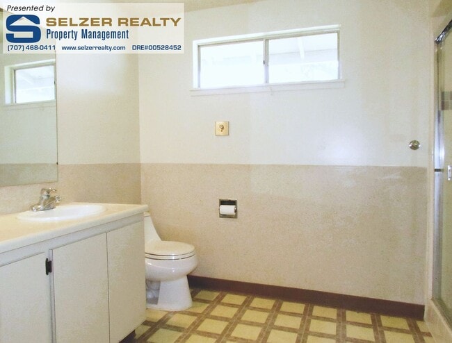 Building Photo - Spacious 4 bd. gated country estate w/ pool!