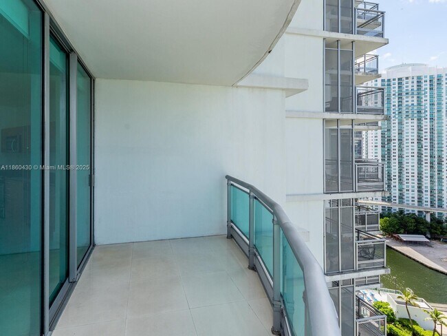 Building Photo - 350 S Miami Ave
