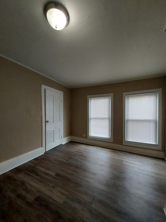 Building Photo - 401 N Mulberry St