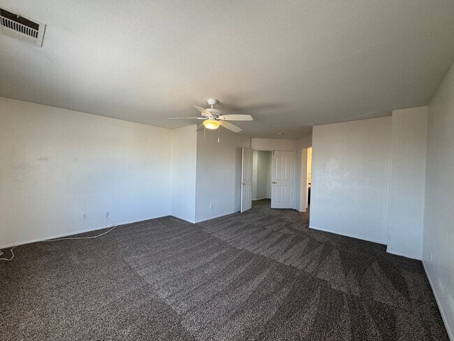 Building Photo - Victorville 3 Bedroom Home