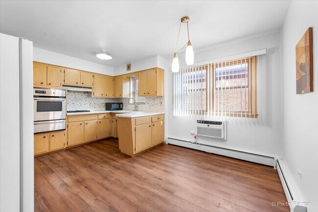 Building Photo - 2424 N 77th Ct
