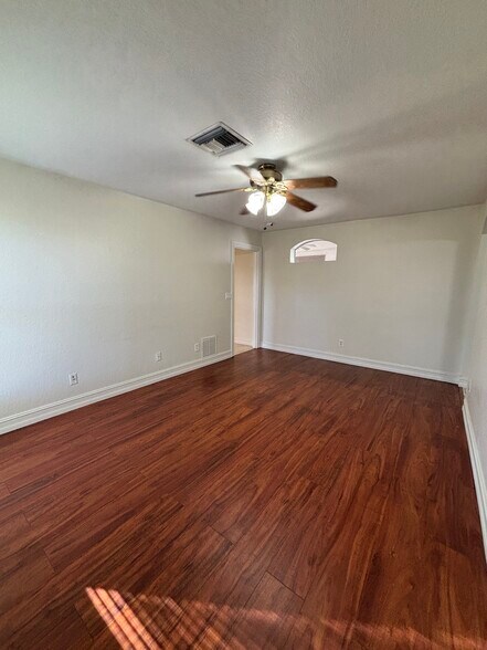 Building Photo - 3013 14th St SW