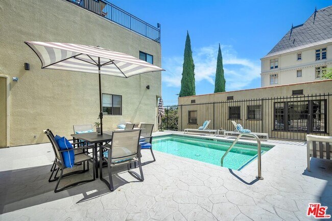Building Photo - 1412 N Crescent Heights Blvd