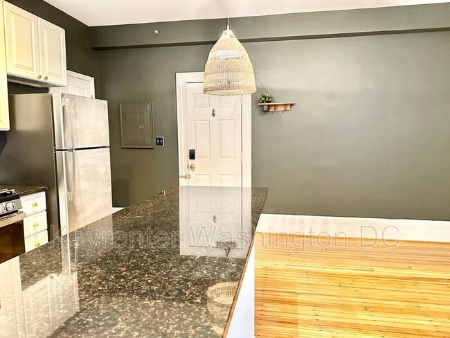 Building Photo - 3155 Mt Pleasant St NW