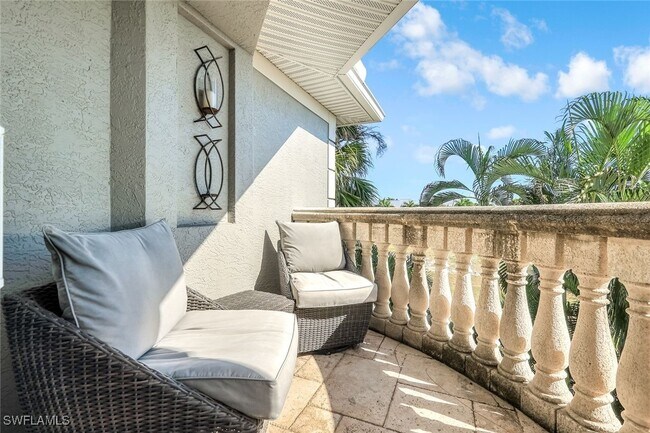 Building Photo - 993 8th St S