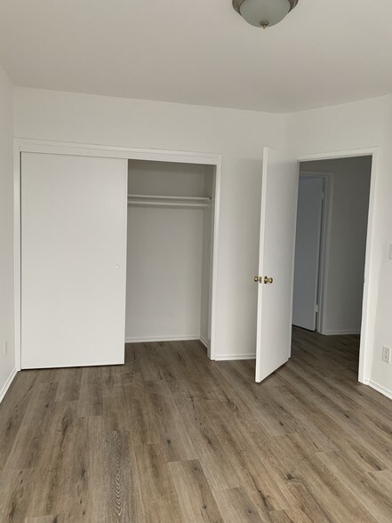 Building Photo - 13847 Burbank Blvd