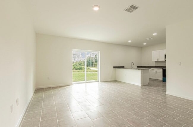 Building Photo - 255 Christine St NW