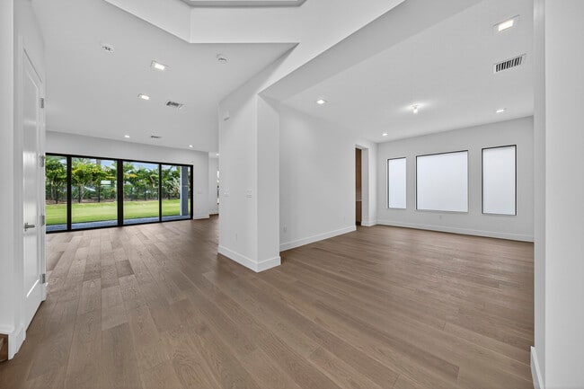 Building Photo - 9361 Sunflower Mdw Rd