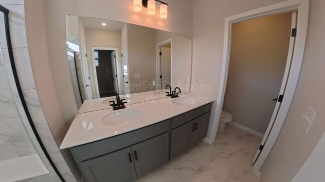 Building Photo - 776 Nob Hl Ln