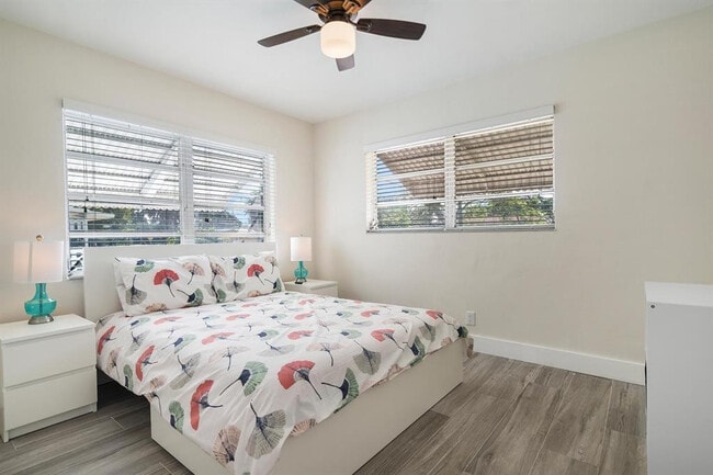 Building Photo - 2501 NE 12th St