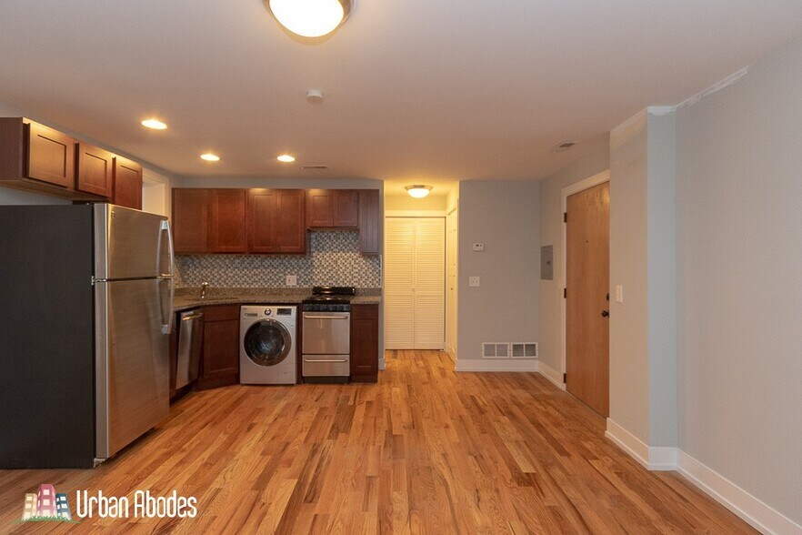 Building Photo - 556 W Arlington Pl