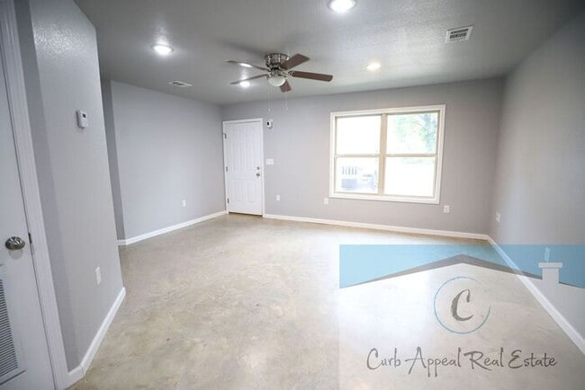 Building Photo - 2-bedroom, 2 bath apartment recently built...