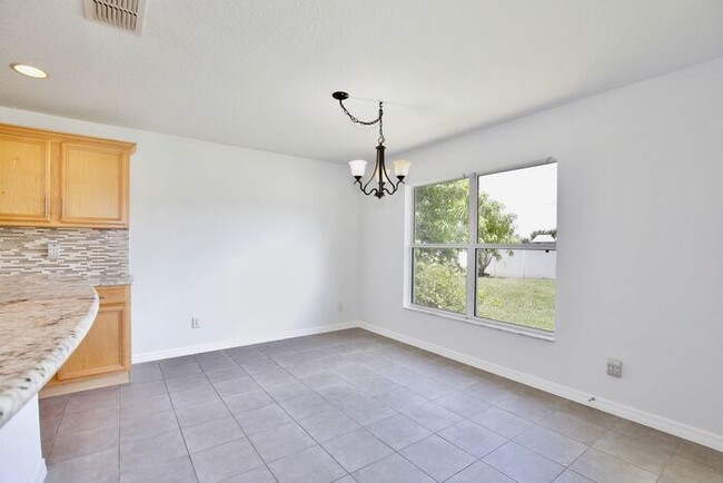 Building Photo - Beautiful 3/2 Spacious Home with a Bonus Room and a Large Fenced Backyard in Southern Fields - Cl...