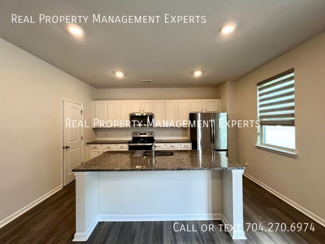 Building Photo - 3031 Blf Hl Ln