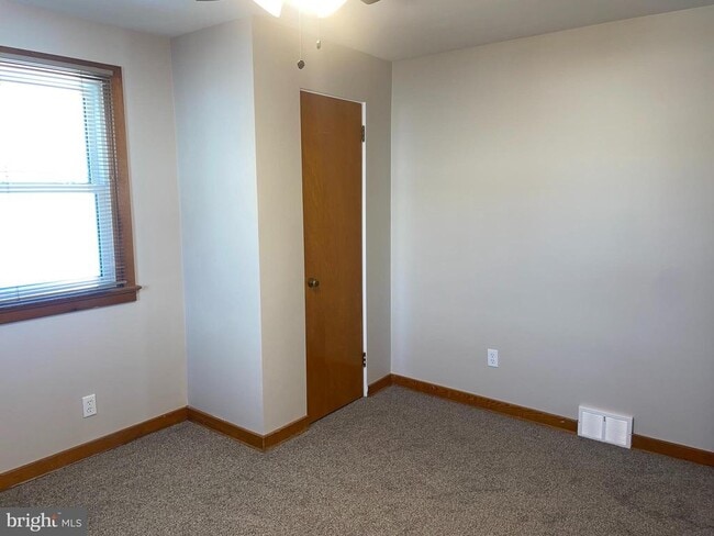 Building Photo - 5017 Mauretania Ave