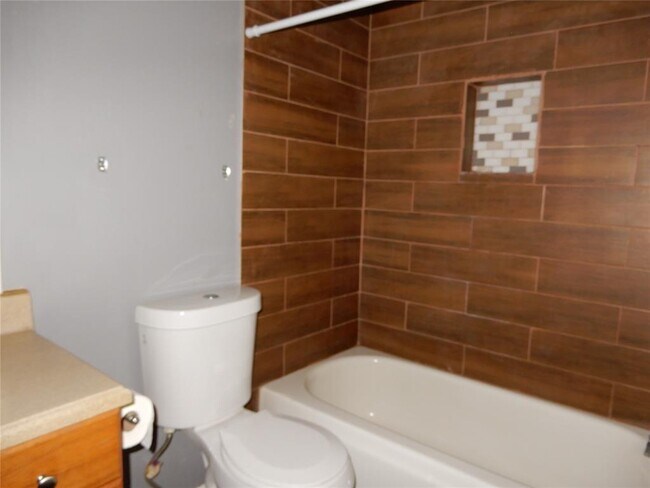 Building Photo - 15610 Morning Dove Dr