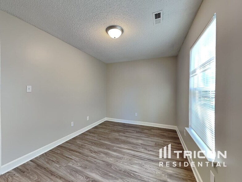 Building Photo - 607 Kingville Dr