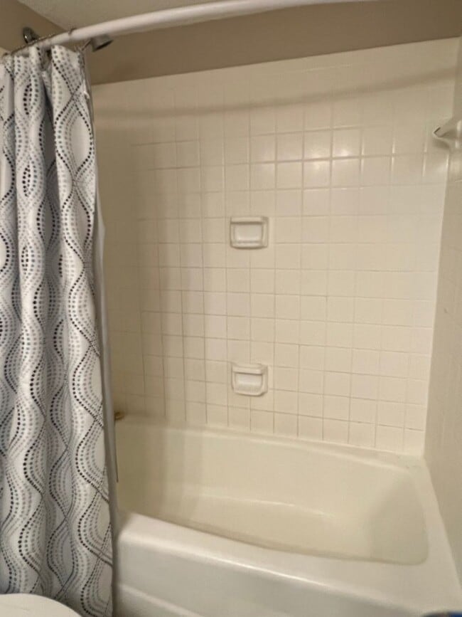Building Photo - Half Off First Full Month's Rent! Unfurnis...