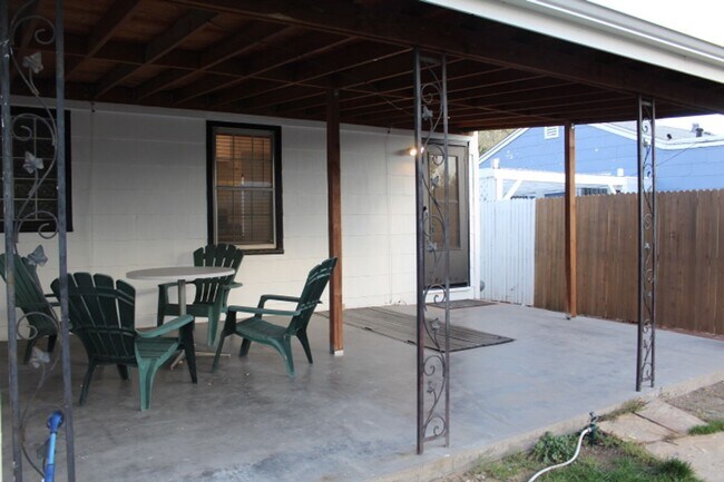 Building Photo - Charming 3 BR/1 BA  Home located In Villa ...
