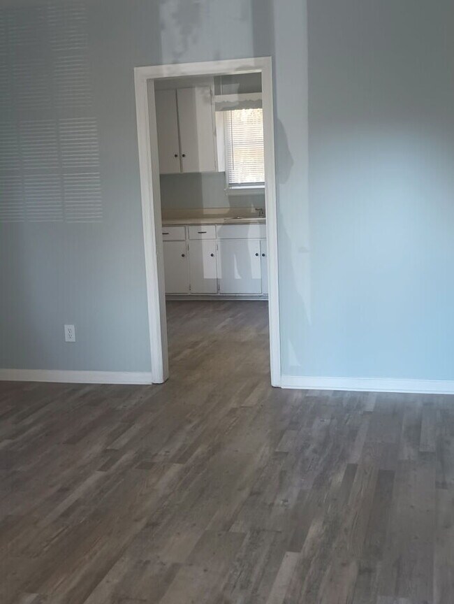 Building Photo - 222 Willow St