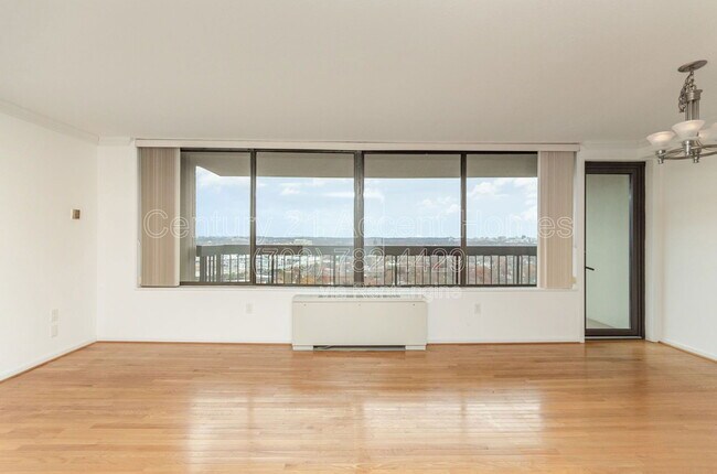 Building Photo - 3701 S George Mason Dr