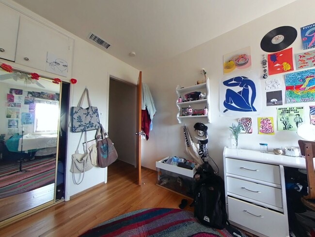 Building Photo - 4 Bedroom w/ POOL and Huge yard!