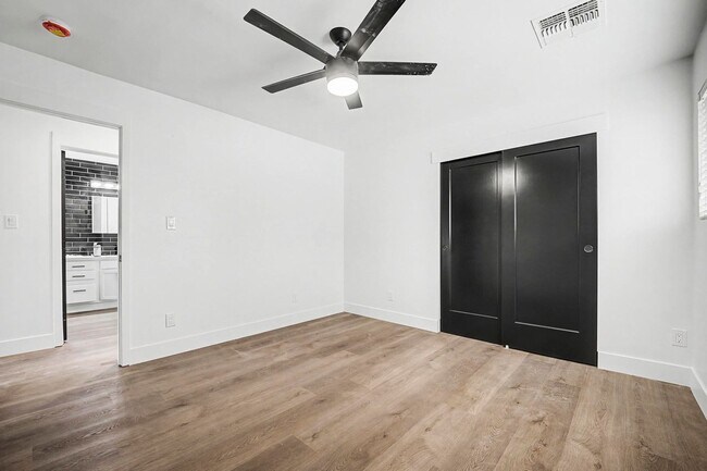 Building Photo - Tempe 5 bedroom 3 bath with pool and HUGE yard