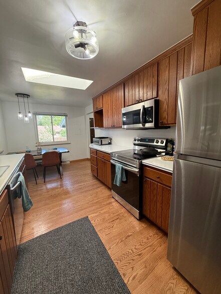 Building Photo - 6675 Fenton St