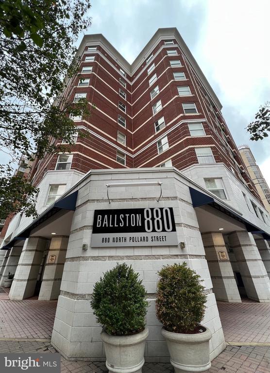Building Photo - 880 N Pollard St