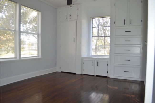 Building Photo - 1315 Penick Rd