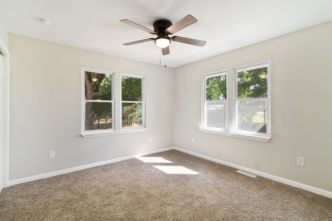 Building Photo - 181 SE State Rte 13