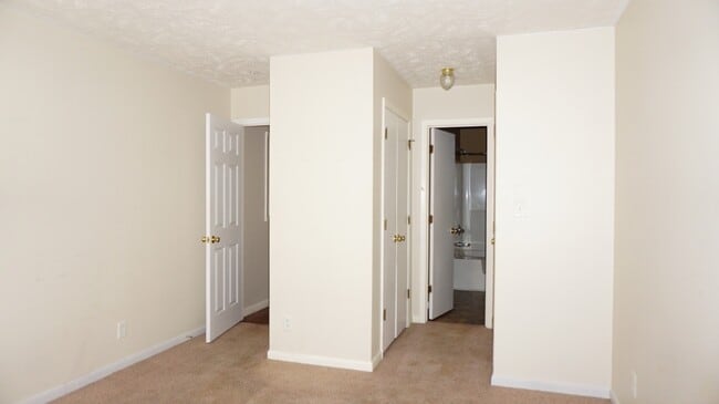 Building Photo - 3374 Galleria Dr