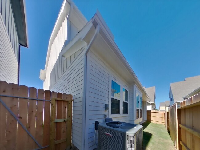 Building Photo - 22737 Terrazzo Dr