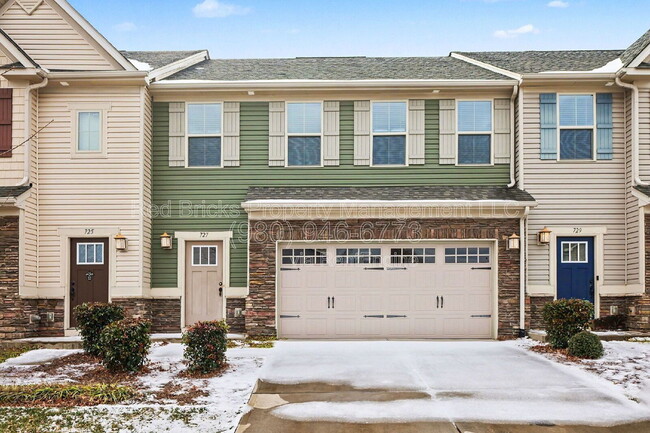 Building Photo - 727 Dynamo St NW