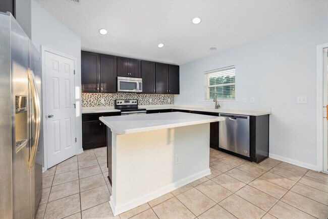 Building Photo - 76690 Timbercreek Blvd