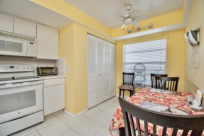 Building Photo - 14671 Bonaire Blvd