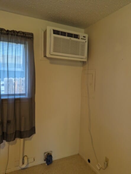 Building Photo - 339 Effie St