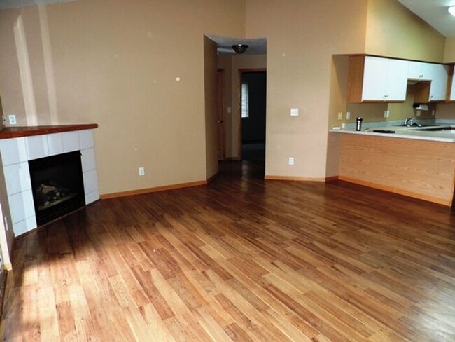 Building Photo - $1,200 | 2 Bedroom, 1 Bathroom Condo | No ...