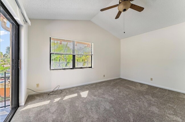 Building Photo - 3 Uno Lago Dr